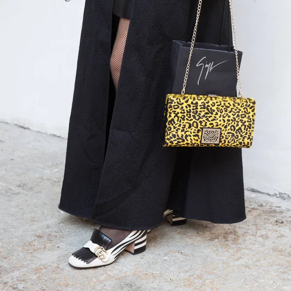 Ayrıntı çanta ve ayakkabı Milan erkekler moda haftası — Stok fotoğraf