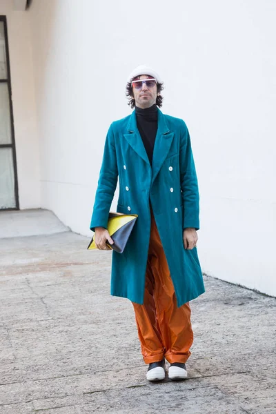 Fashionable man posing at Milan Men's Fashion Week — Stock Photo, Image