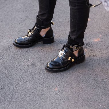 Ayrıntı ayakkabı Milan erkekler moda haftası