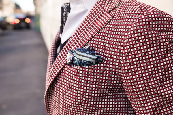 Detalle de un hombre de moda posando en Milan Men 's Fashion Week —  Fotos de Stock