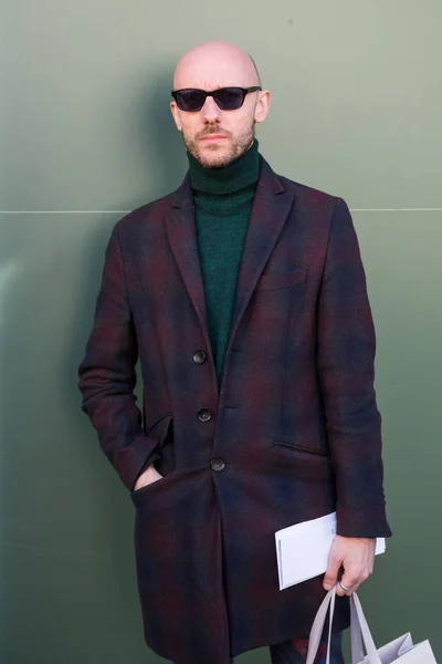 Fashionable man posing at Milan Men's Fashion Week — Stock Photo, Image
