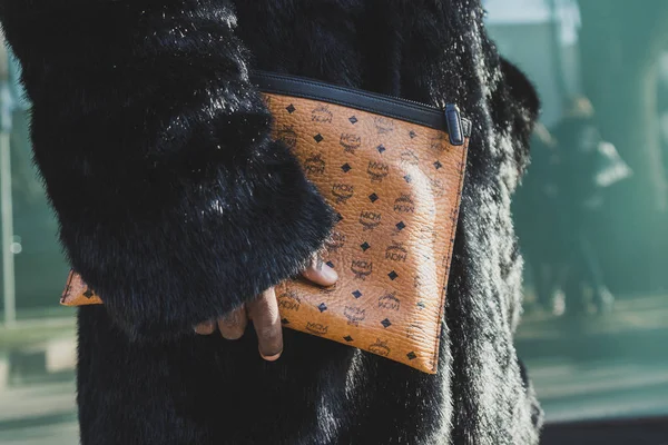 Detail of bag at Milan Men's Fashion Week — Stock Photo, Image