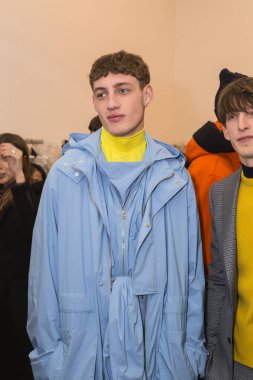 Backstage içinde poz güzel modelleri