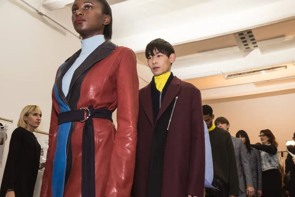 Beautiful models posing in the backstage — Stock Photo, Image