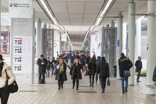 People visiting HOMI 2017 in Milan, Italy — Stock Photo, Image