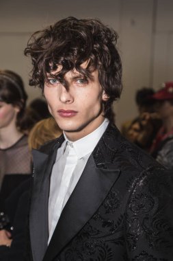 Güzel model backstage içinde poz