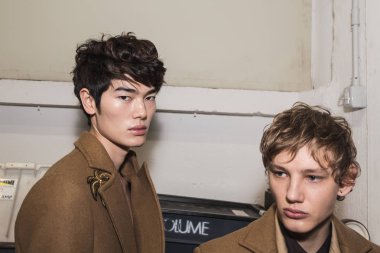 Backstage içinde poz güzel modelleri