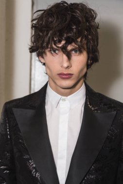 Güzel model backstage içinde poz