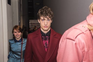 Backstage içinde poz güzel modelleri