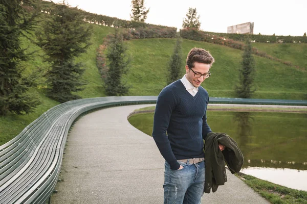 Young handsome man posing in an urban context — Stock Photo, Image