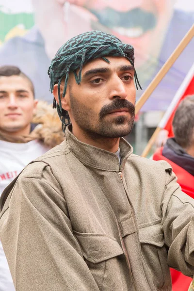 Kurdish demonstrators protesting in Milan, Italy — Stock Photo, Image