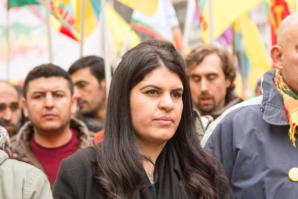 Kurdish demonstrators protesting in Milan, Italy — Stock Photo, Image