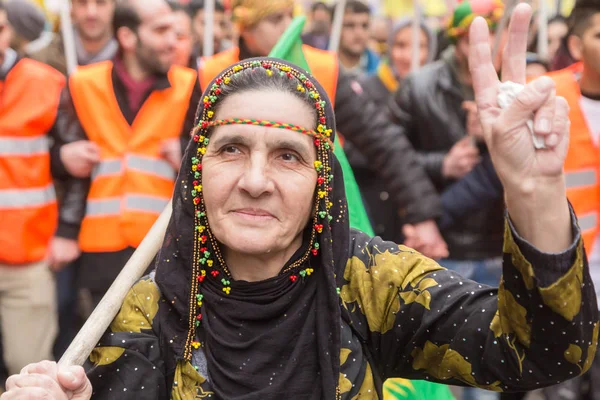 Koerdische demonstranten protesteren in Milaan, Italië — Stockfoto