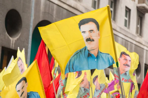 Kurdische Demonstranten protestieren in Mailand, Italien — Stockfoto