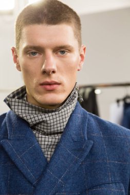 Muhteşem model backstage içinde poz