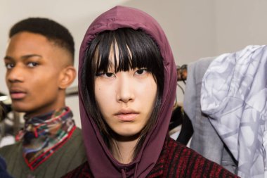 Mükemmel modele backstage içinde poz