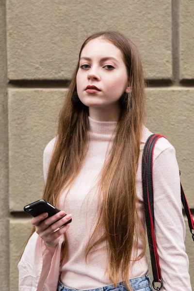 Fashionable woman at Milan Women's Fashion Week — Stock Photo, Image