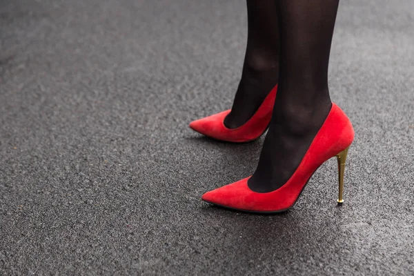 Деталь обуви на неделе женской моды в Милане — стоковое фото