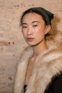 Backstage muhteşem modeli Cividini gösterisi