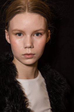 Backstage muhteşem modeli Cividini gösterisi