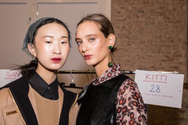 Backstage içinde mükemmel modele Cividini gösterisi