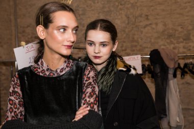 Backstage içinde mükemmel modele Cividini gösterisi