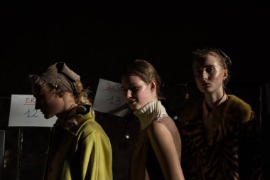 Backstage içinde mükemmel modele Cividini gösterisi