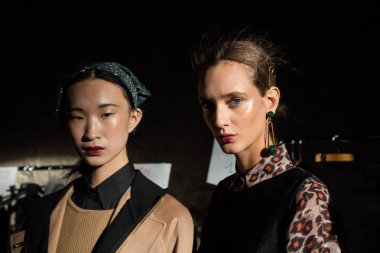 Backstage içinde mükemmel modele Cividini gösterisi