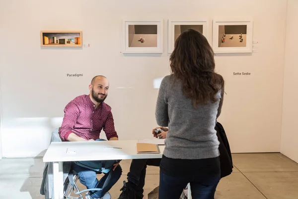 Persone in visita al MIA 2017 a Milano — Foto Stock