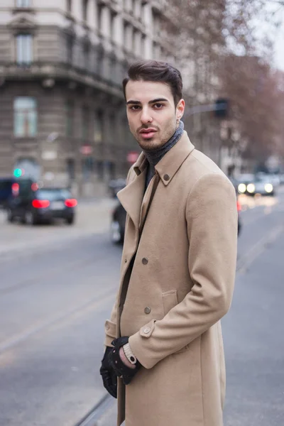 Beautiful young man posing in an urban context — Stock Photo, Image