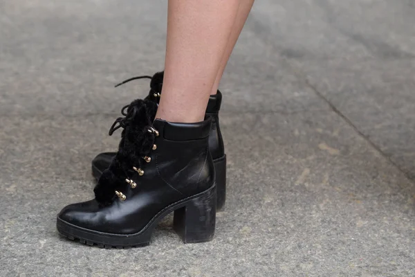 Detai de zapatos en la Semana de la Moda Femenina de Milán — Foto de Stock