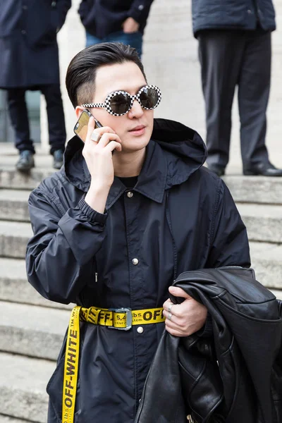 Fashionable woman at Milan Women's Fashion Week — Stock Photo, Image