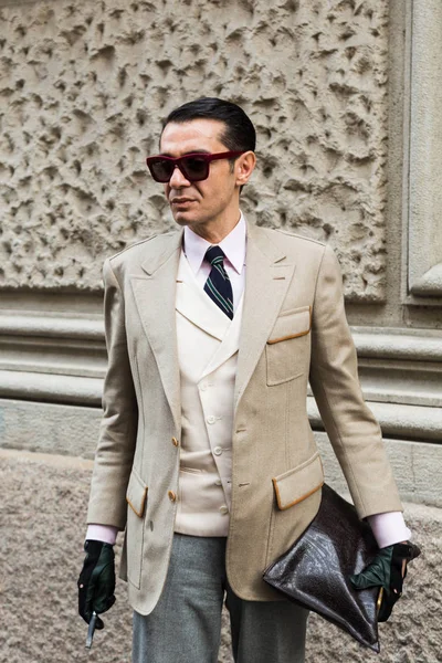 Homme à la mode à la Fashion Week de Milan — Photo