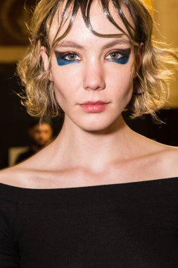 Backstage muhteşem modeli