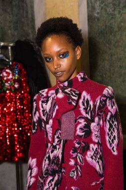 Backstage muhteşem modeli