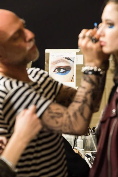 Prachtig model in de backstage — Stockfoto