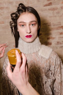 Backstage muhteşem modeli