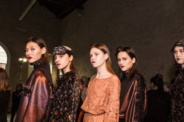 Backstage muhteşem modeller