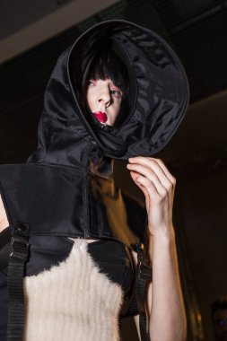 Backstage muhteşem modeli