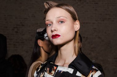 Backstage muhteşem modeli