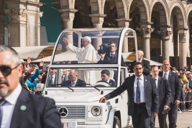 Onun Kutsal Papa Francis karşılayan Hacılar, Milano, İtalya