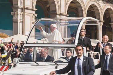 Onun Kutsal Papa Francis karşılayan Hacılar, Milano, İtalya