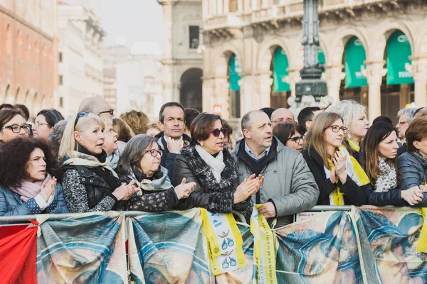 Pilgrims welcome His Holiness Pope Francis — Stock Photo, Image