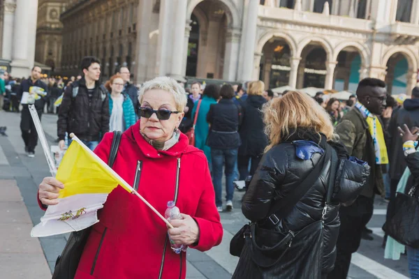 Pilgrims welcome His Holiness Pope Francis — Stock Photo, Image