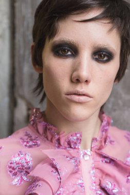 Backstage muhteşem modeli