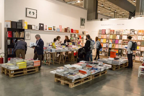 People visiting Miart 2017 in Milan, Italy — Stock Photo, Image