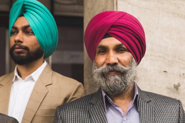 Sih adam Vaisakhi geçit törenine katılan