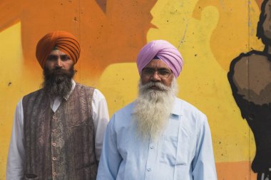 Sih erkek Vaisakhi geçit törenine katılan