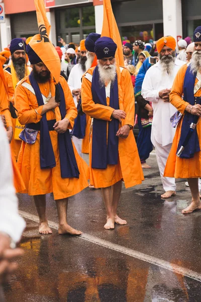 Vaisakhi geçit törenine katılan Sihler — Stok fotoğraf