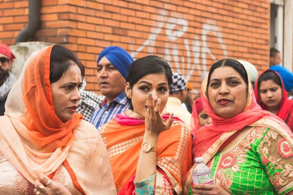 Сикхские женщины, участвующие в параде Вайсахи — стоковое фото